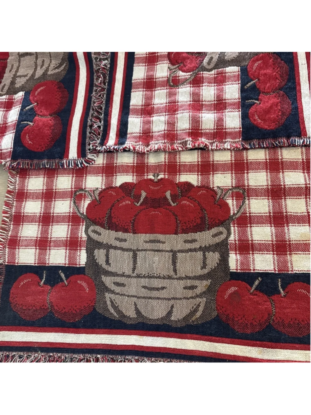 Plymouth Linens 4 Apple Placemats 2 New And 2 Preowned Cotton 13x18